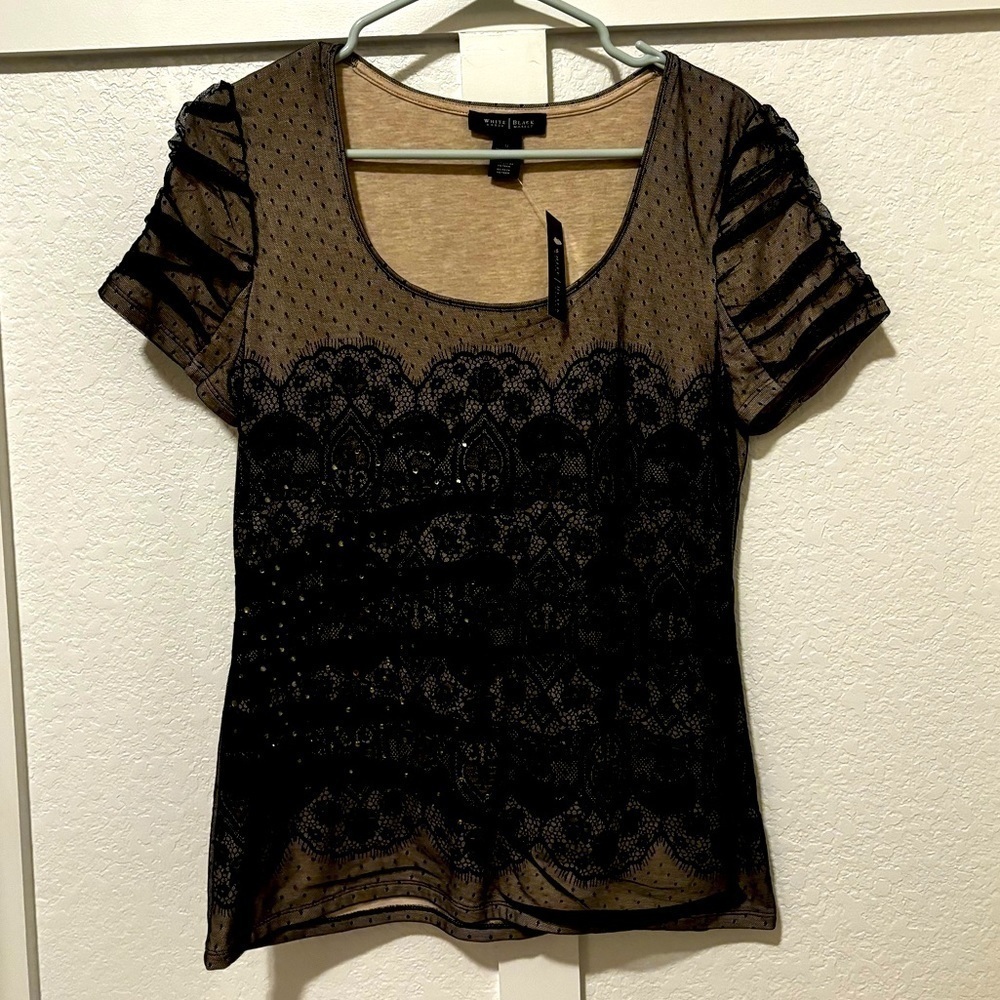 White House Black Market NWT women’s Lacey short sleeve shirt. Size medium.